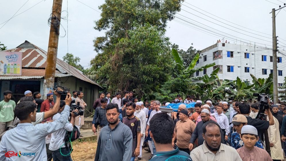 সবাইকে কাঁদিয়ে চিরনিদ্রায় শায়িত অপ্রতিম