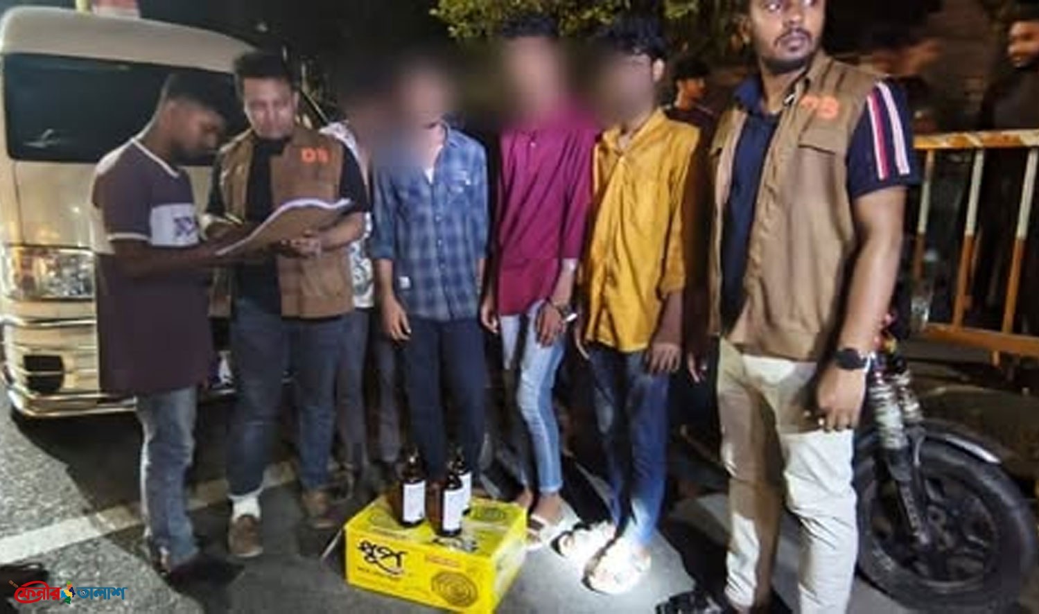 ফেনীতে গোপন সংবাদের ভিত্তিতে অভিযান, বিদেশি মদসহ গ্রেপ্তার ৪