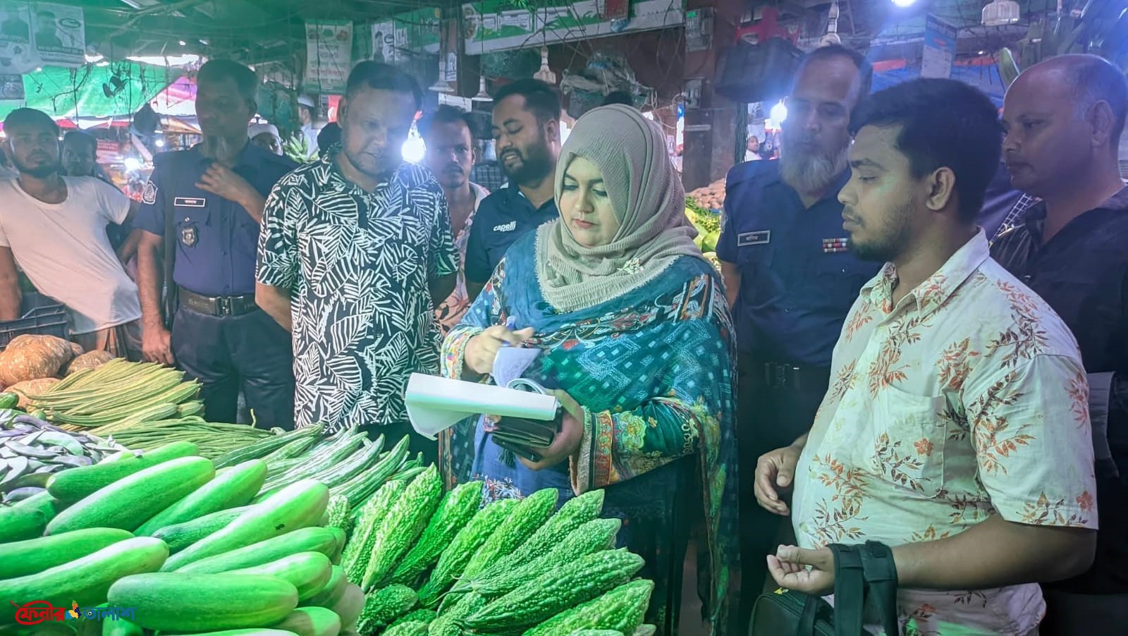 ফেনীতে হকার্স মার্কেটে মোবাইল কোর্ট, ব্যবসায়ীকে ৫০০ টাকা জরিমানা