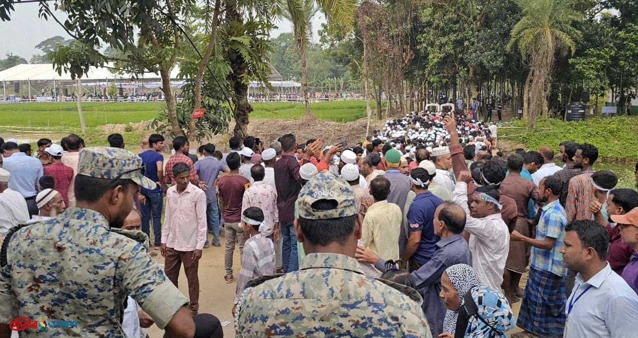প্রধানমন্ত্রীকে দেখতে পরশুরামে  নেতাকর্মী-জনসাধারণের ঢল