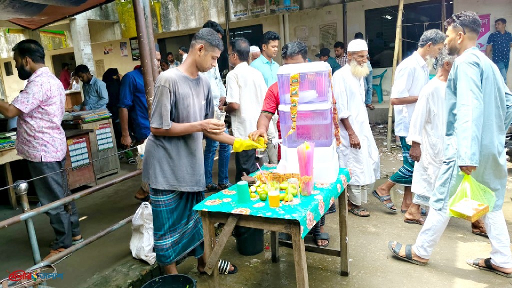ক্লাসের ফাঁকে শরবত বিক্রি, অভাব-প্রতিবন্ধকতা পেছনে ফেলে রানার স্বপ্নযাত্রা