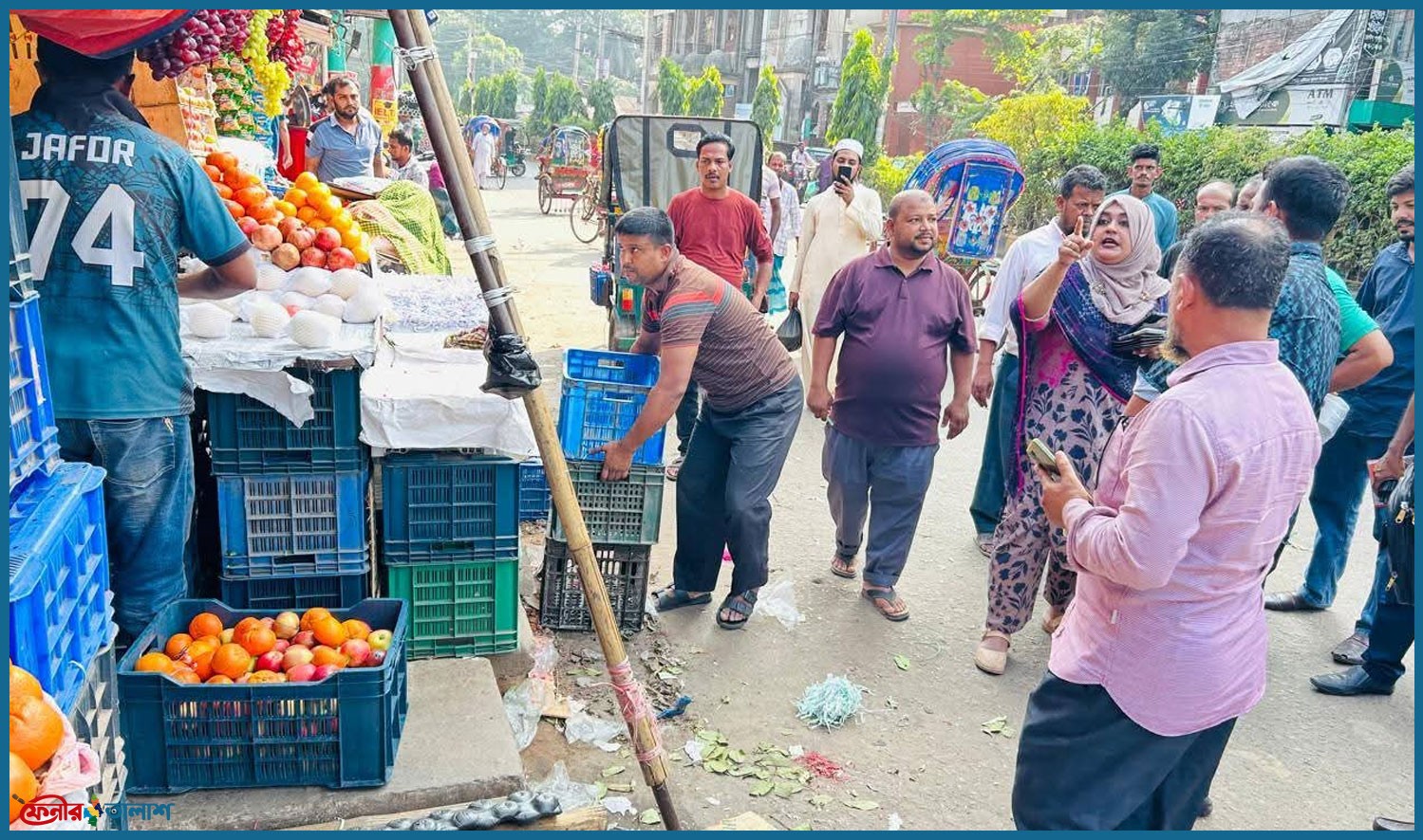 ফেনী রেলগেটে ফুটপাত দখল করে ব্যবসা, একজনকে জরিমানা