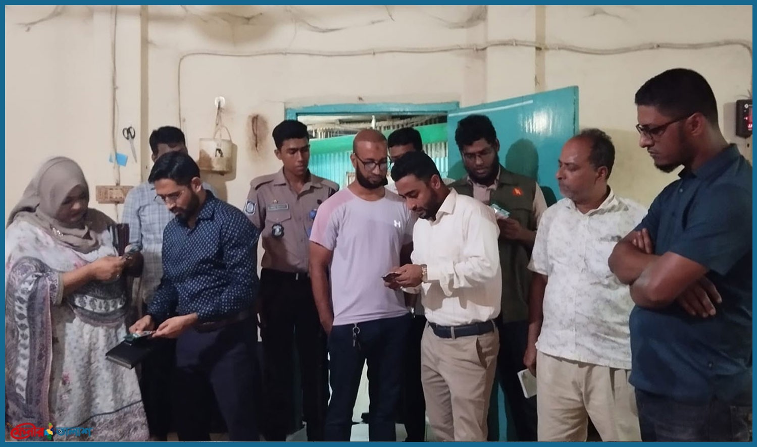ফেনীতে পোড়া তেলে আচার-চিপস তৈরি, রিহান ফুডসকে লাখ টাকা জরিমানা
