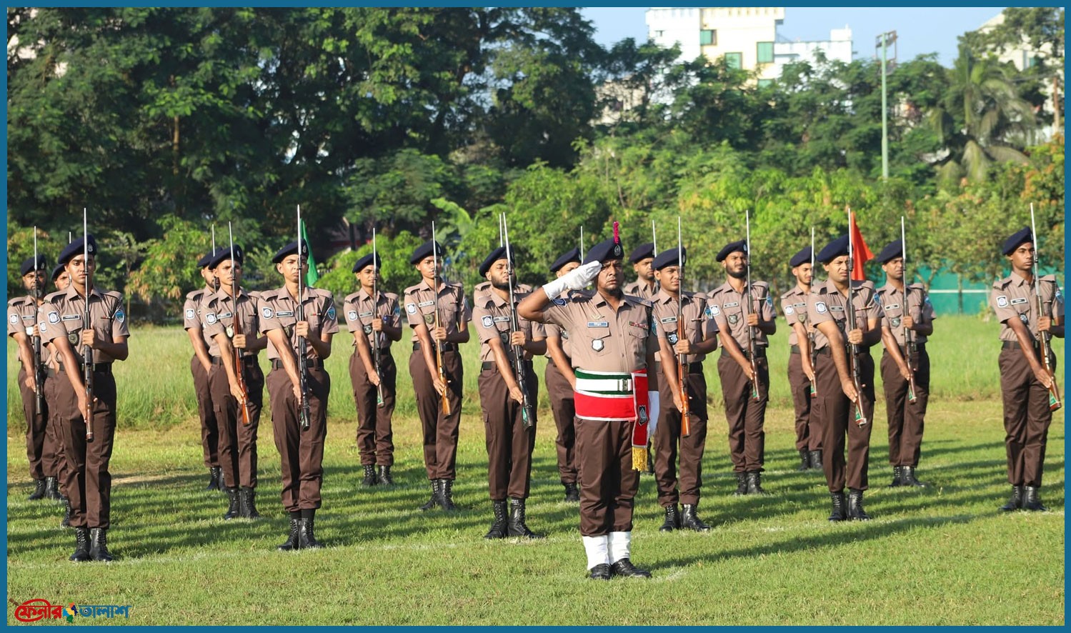 ফেনীতে মাস্টার প্যারেড পরিদর্শন করলেন পুলিশ সুপার